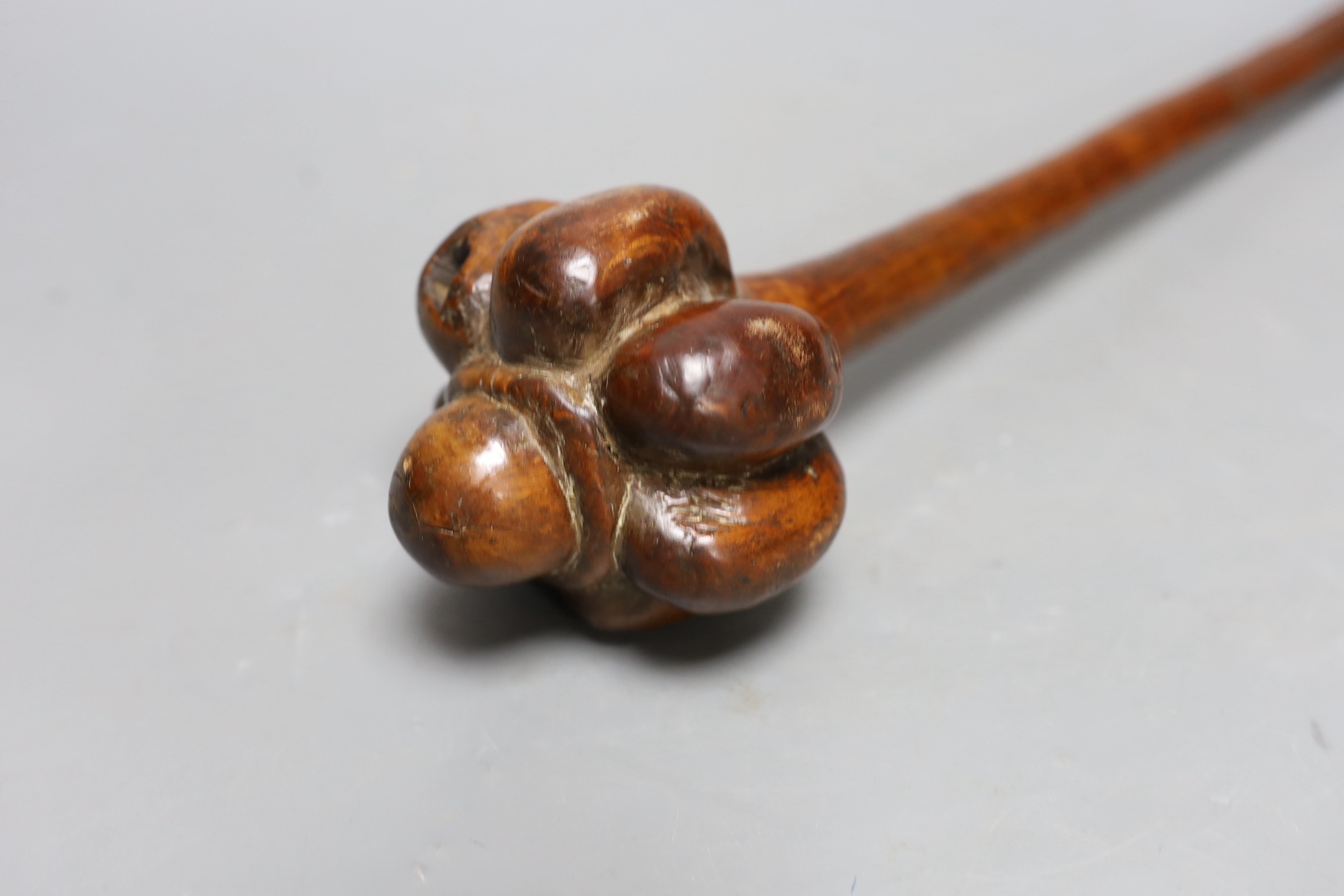 A Fijian throwing club, i ula tavatava, 41.5cm long